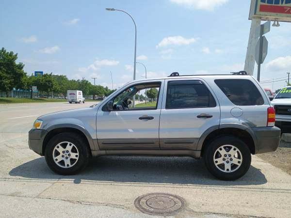 used 2005 Ford Escape car, priced at $2,895