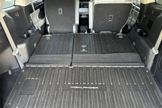 used 2022 Toyota Highlander car, priced at $36,999