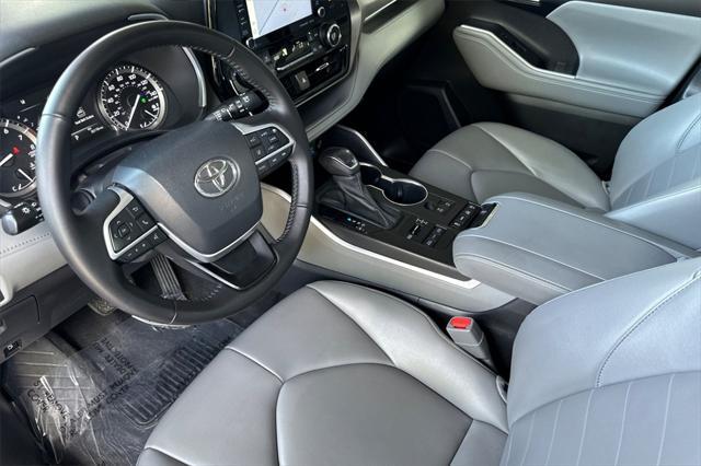 used 2022 Toyota Highlander car, priced at $36,999