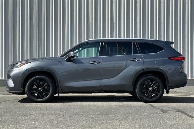 used 2022 Toyota Highlander car, priced at $36,999