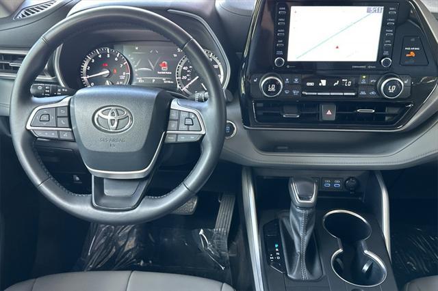used 2022 Toyota Highlander car, priced at $36,999