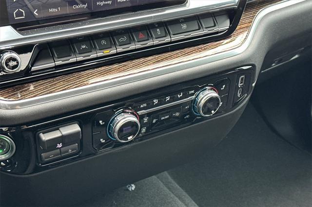 new 2025 GMC Sierra 1500 car, priced at $44,715