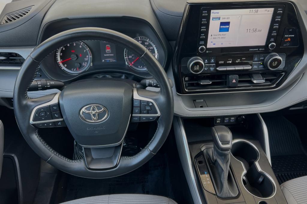 used 2022 Toyota Highlander car, priced at $29,999