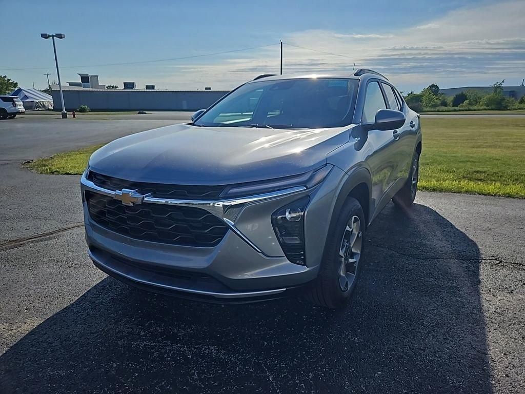 new 2025 Chevrolet Trax car, priced at $25,210