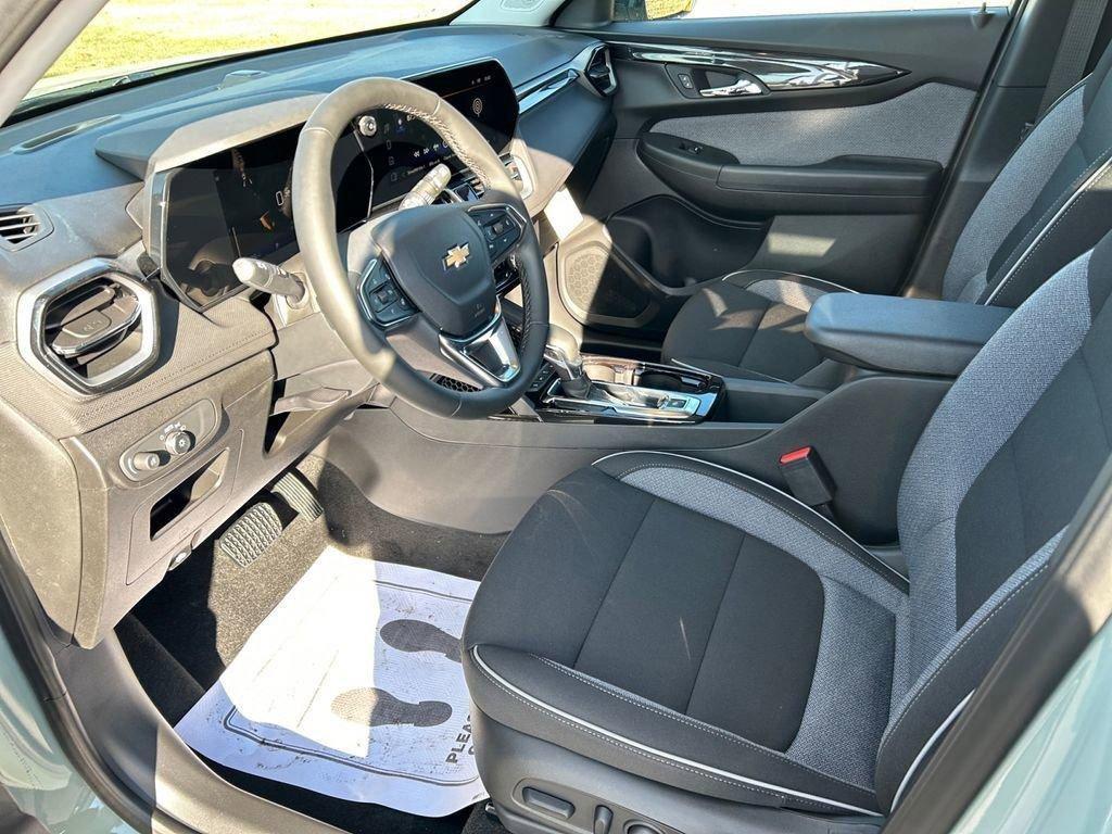 new 2025 Chevrolet TrailBlazer car, priced at $29,755