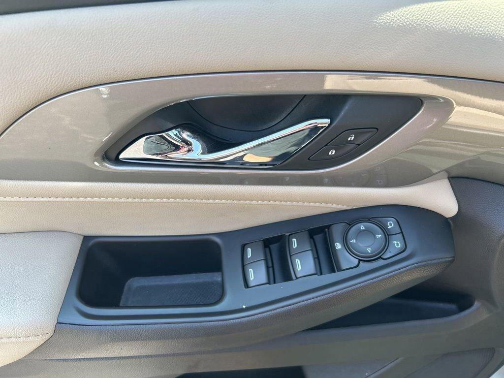 used 2023 Chevrolet Traverse car, priced at $31,893