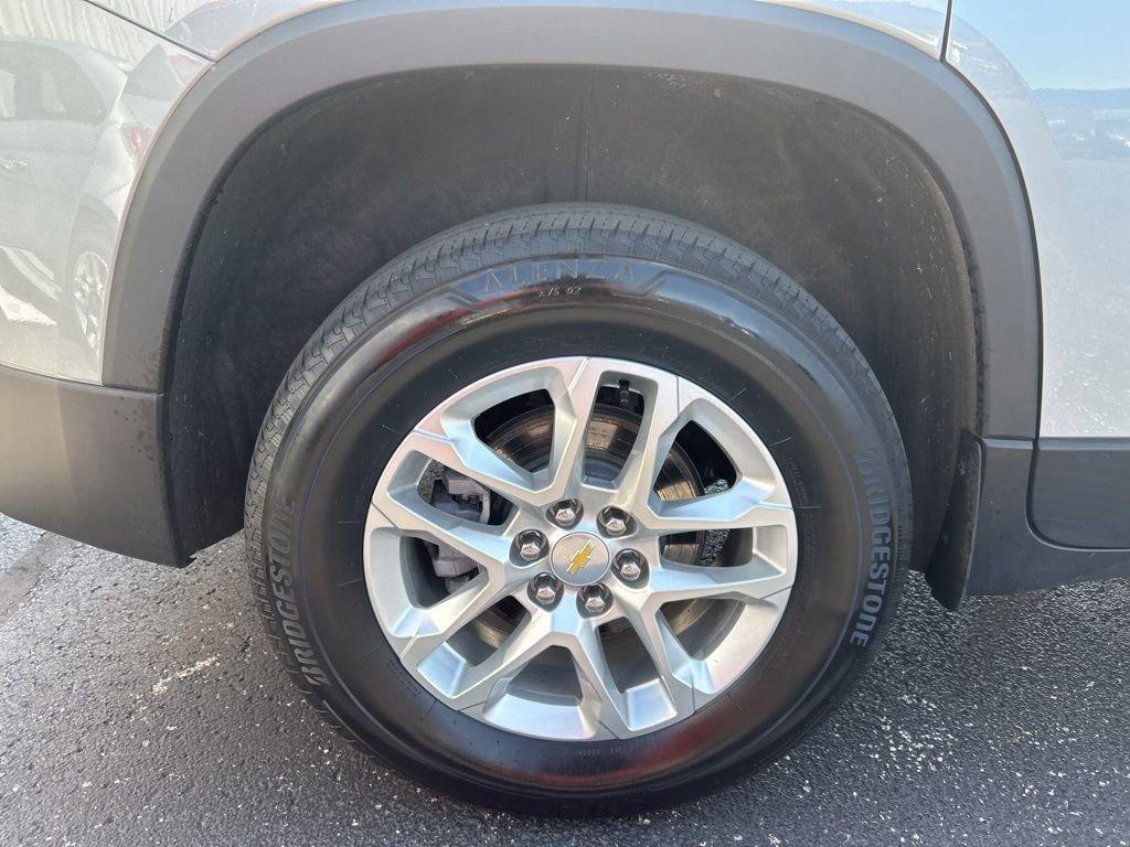 used 2023 Chevrolet Traverse car, priced at $31,893