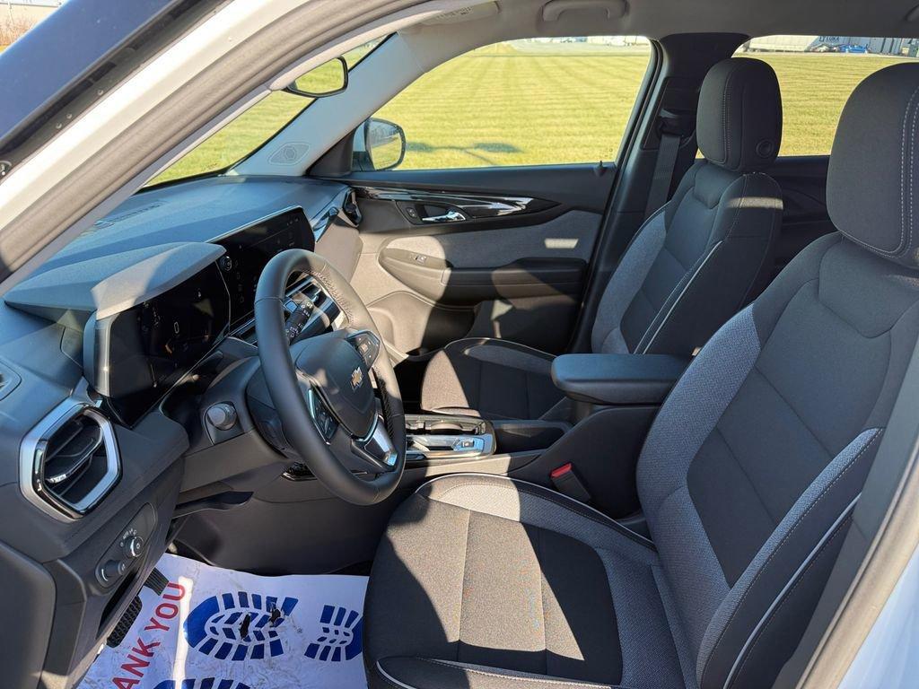 new 2025 Chevrolet TrailBlazer car, priced at $28,420