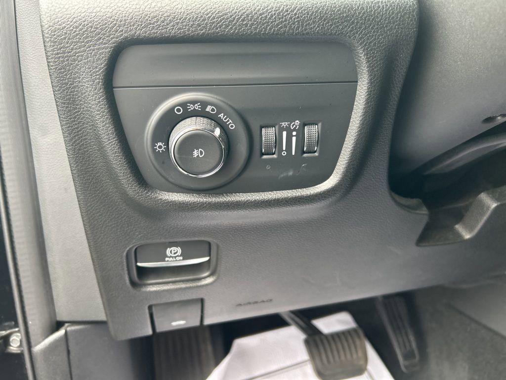 used 2023 Jeep Grand Cherokee car, priced at $29,256