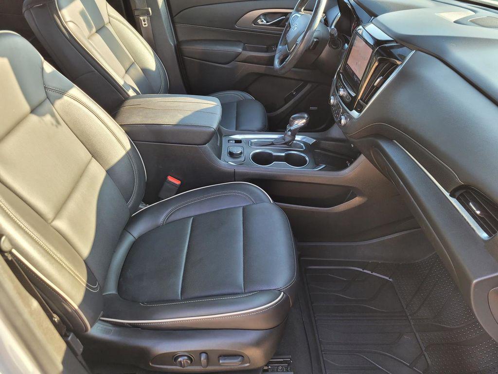 used 2022 Chevrolet Traverse car, priced at $29,998