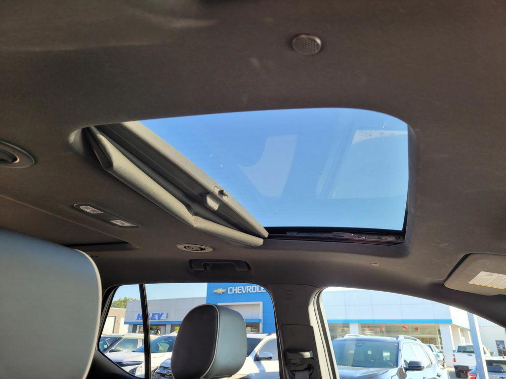 used 2022 Chevrolet Traverse car, priced at $29,998