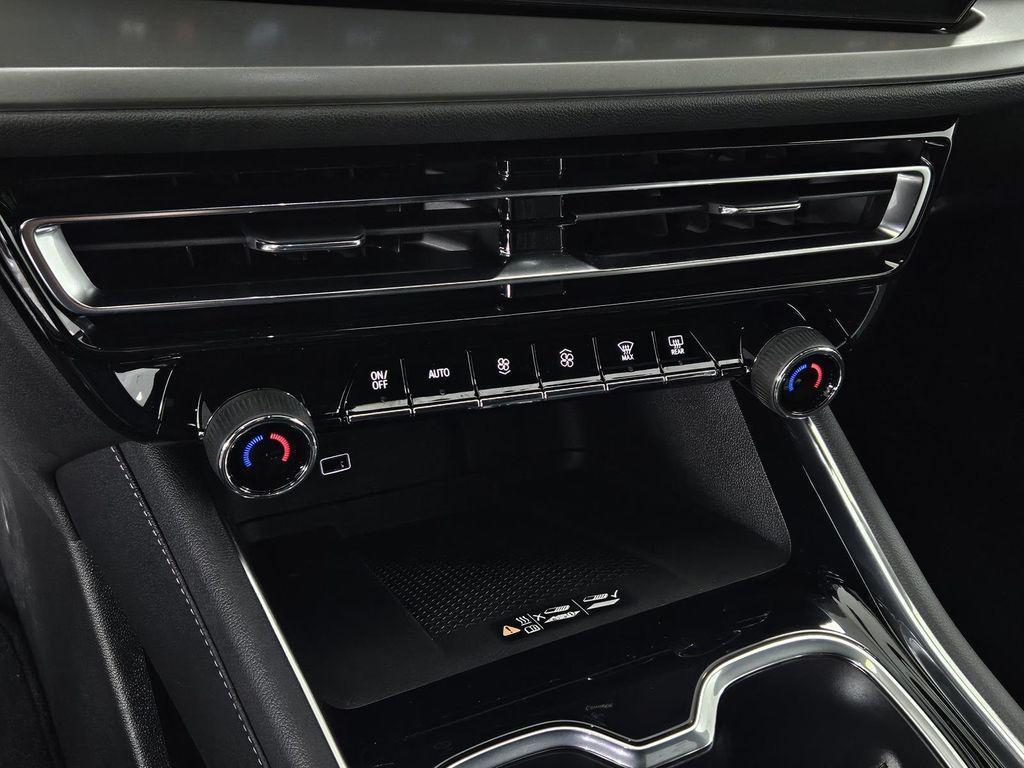 new 2025 Chevrolet Traverse car, priced at $41,630