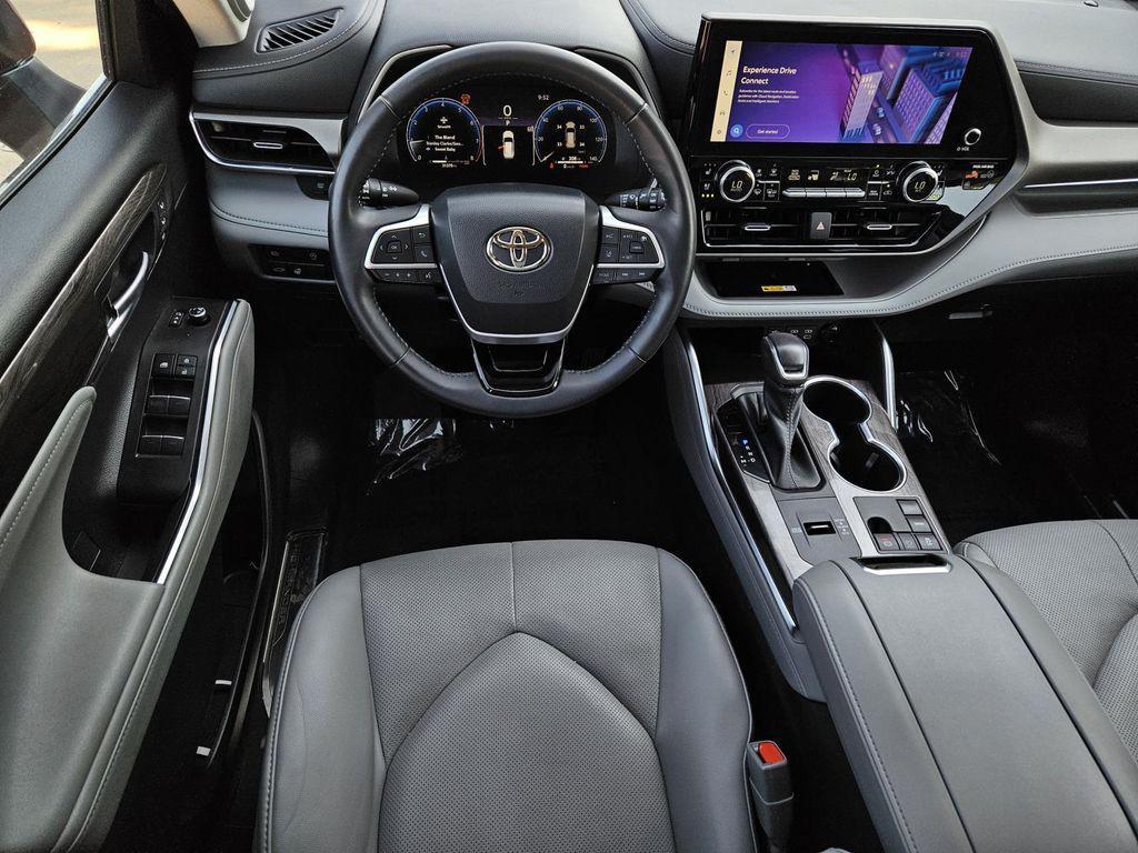 used 2023 Toyota Highlander car, priced at $39,991