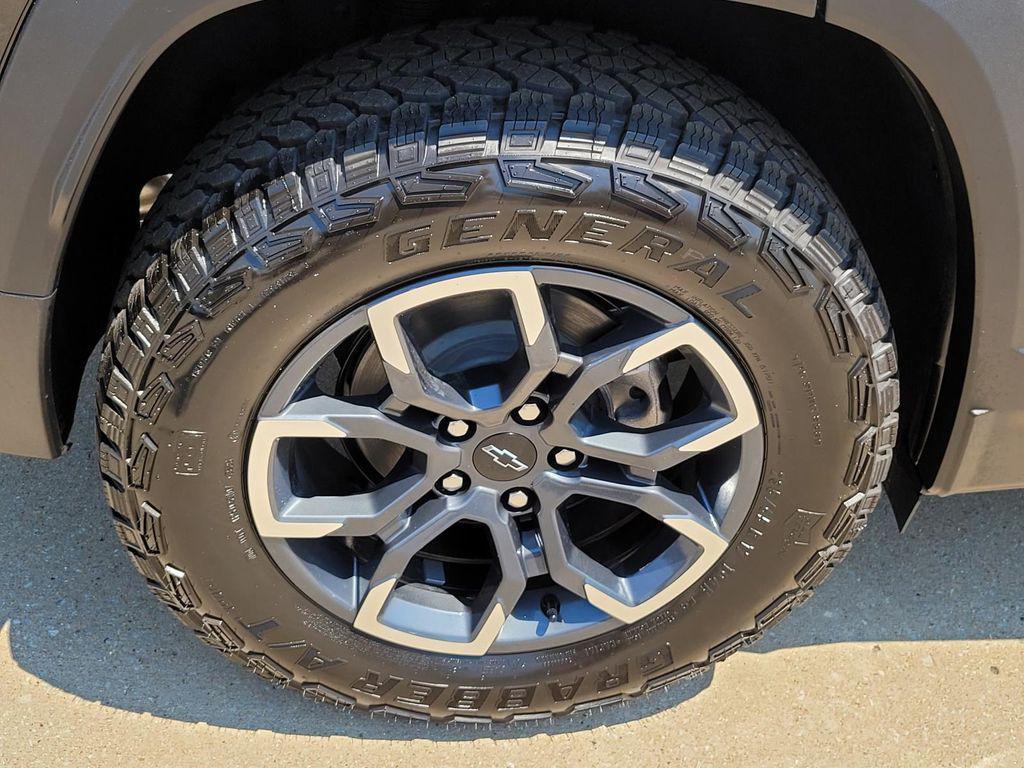 new 2026 Chevrolet Equinox car, priced at $31,390