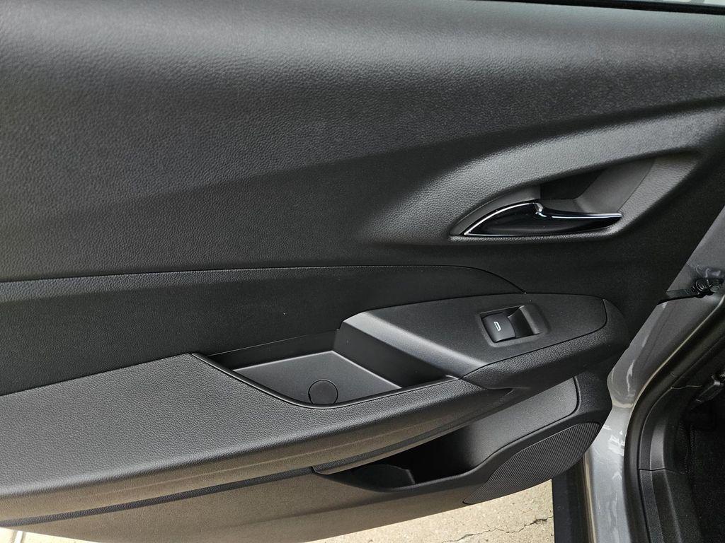 new 2025 Chevrolet Trax car, priced at $23,395