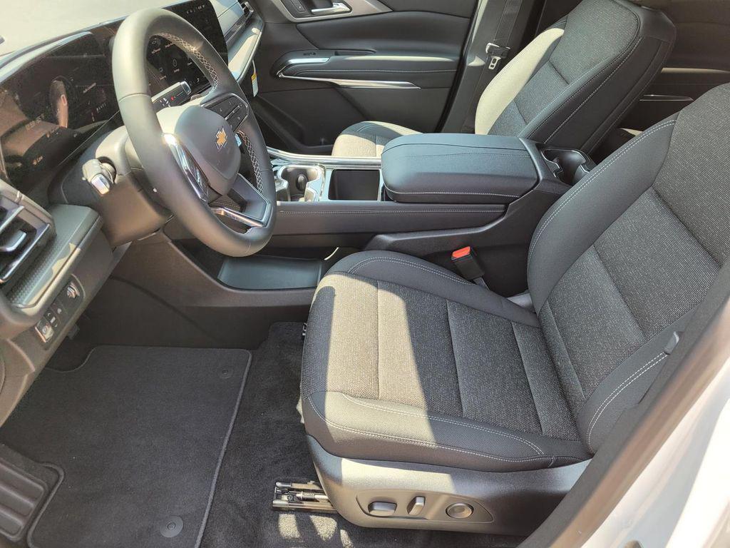 new 2026 Chevrolet Traverse car, priced at $43,093