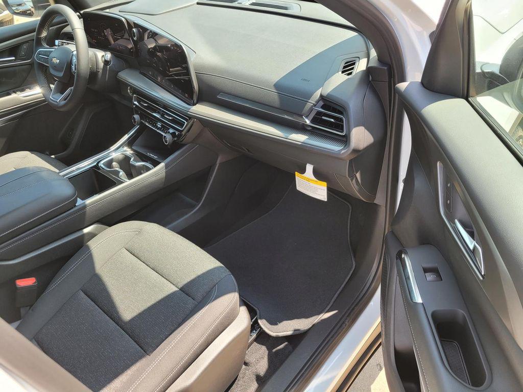 new 2026 Chevrolet Traverse car, priced at $43,093
