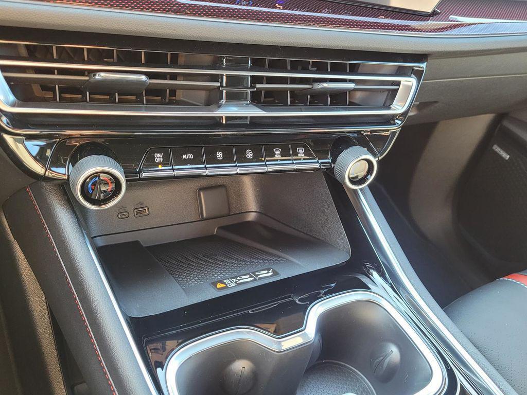 new 2026 Chevrolet Traverse car, priced at $55,196