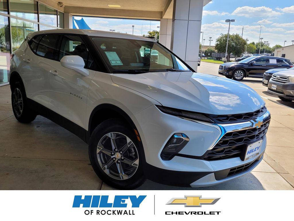 new 2025 Chevrolet Blazer car, priced at $33,095
