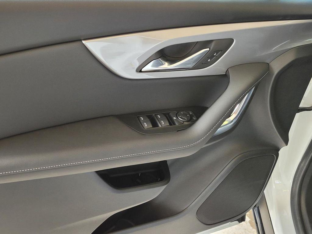 new 2025 Chevrolet Blazer car, priced at $34,095