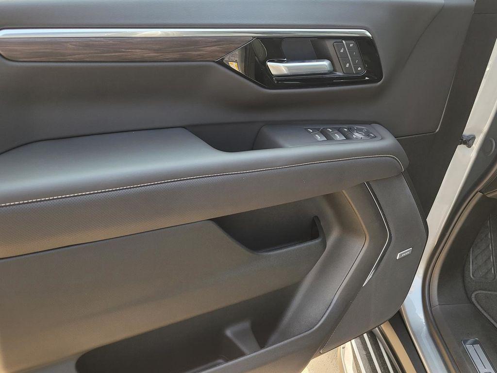 new 2025 Chevrolet Suburban car, priced at $69,495