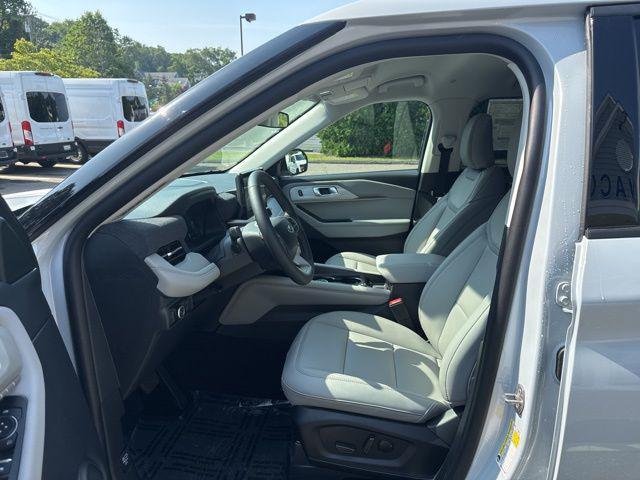 new 2025 Ford Explorer car, priced at $45,987