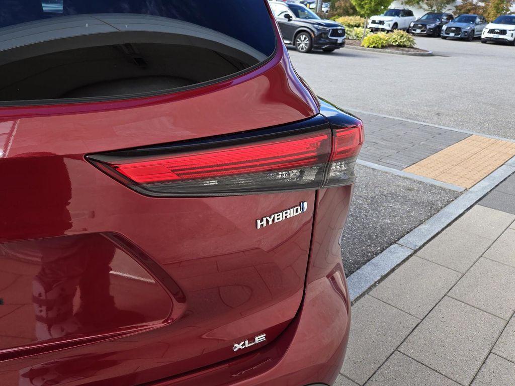 used 2021 Toyota Highlander Hybrid car, priced at $28,477