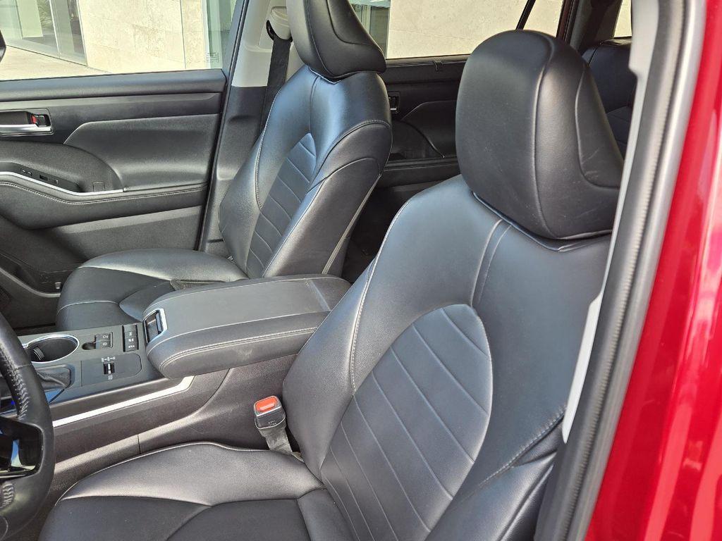 used 2021 Toyota Highlander Hybrid car, priced at $28,477