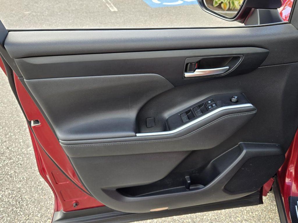 used 2021 Toyota Highlander Hybrid car, priced at $28,477