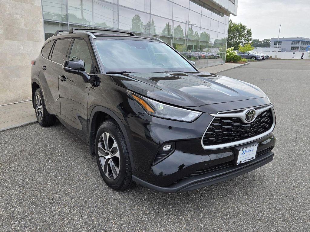 used 2022 Toyota Highlander car, priced at $33,977
