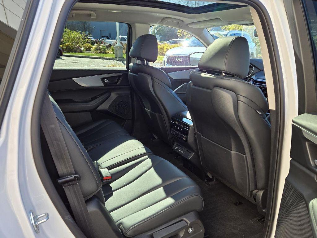 used 2023 Acura MDX car, priced at $39,997