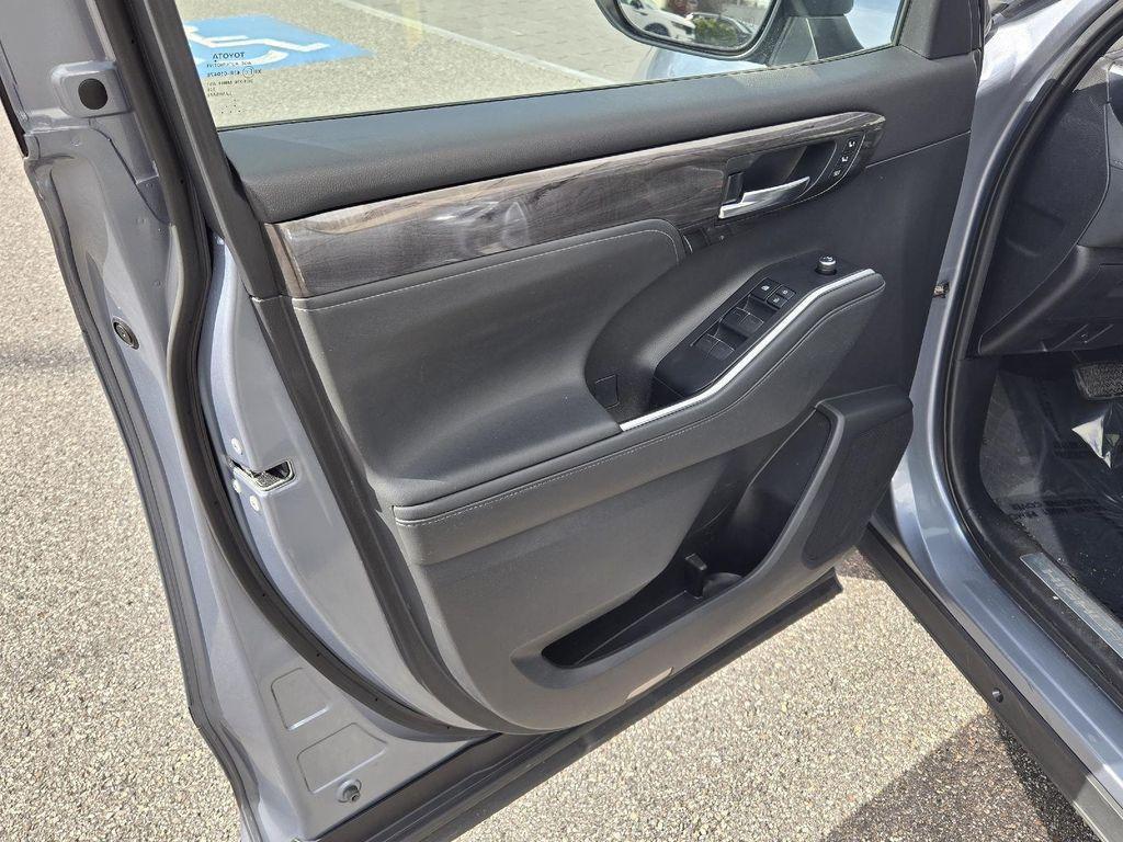 used 2021 Toyota Highlander car, priced at $29,220