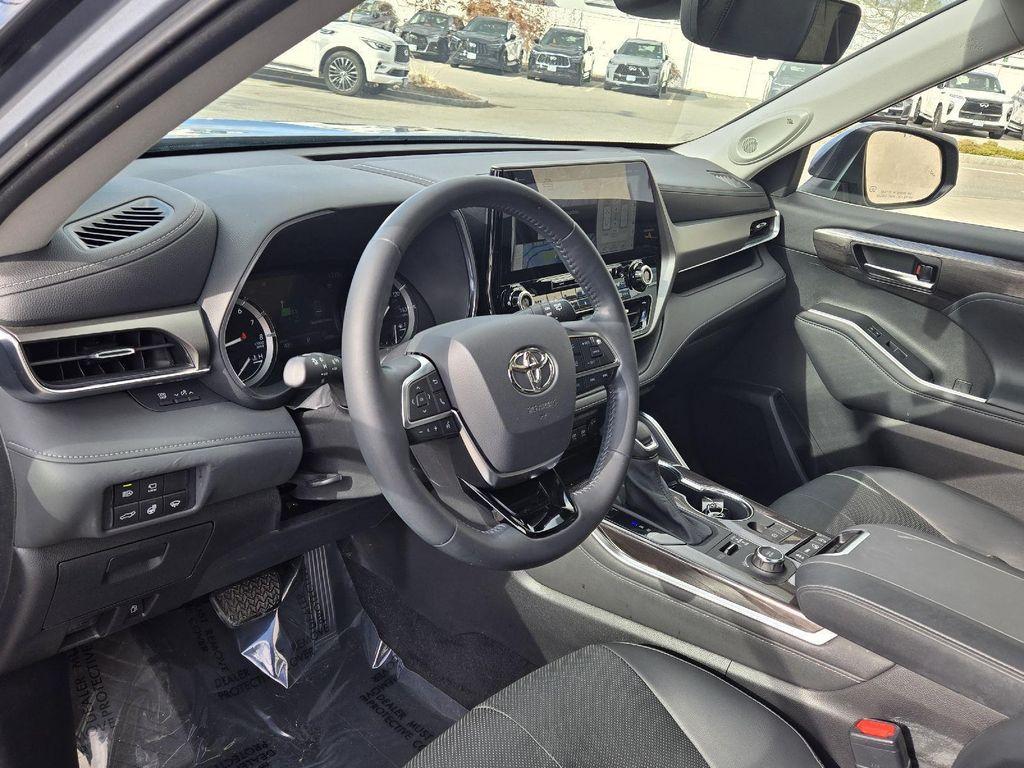 used 2021 Toyota Highlander car, priced at $29,220