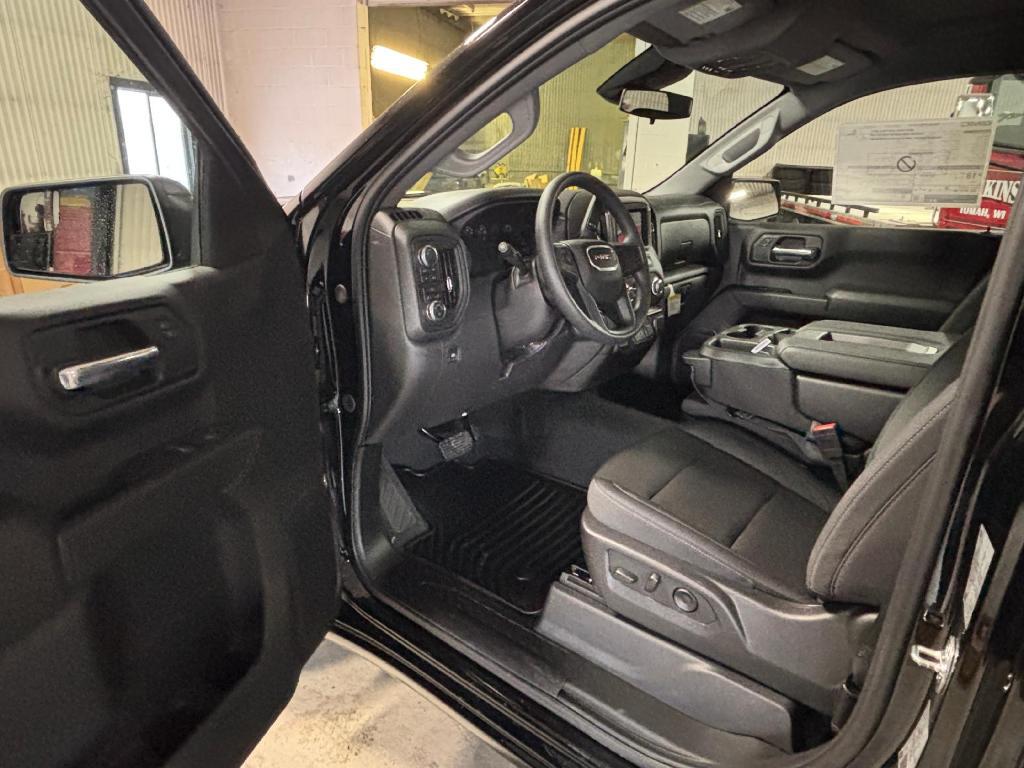 new 2025 GMC Sierra 1500 car, priced at $43,015