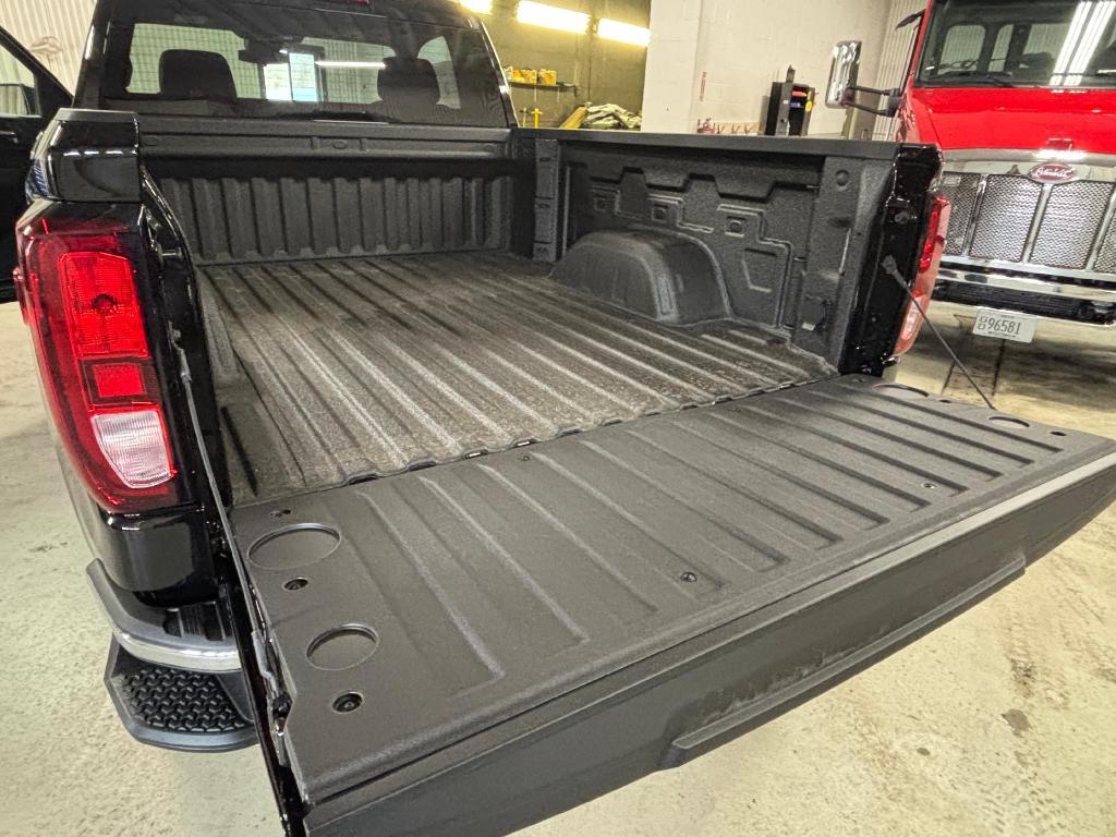 new 2025 GMC Sierra 1500 car, priced at $43,015