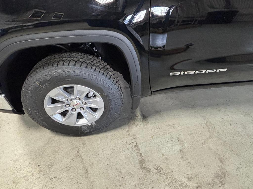 new 2025 GMC Sierra 1500 car, priced at $43,015