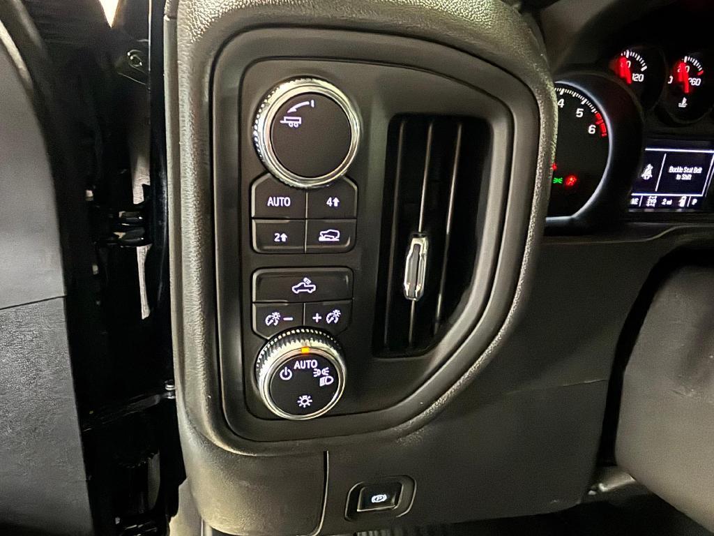 new 2025 GMC Sierra 1500 car, priced at $43,015