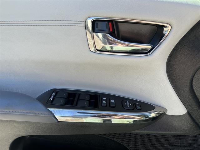 used 2015 Toyota Avalon Hybrid car, priced at $13,650