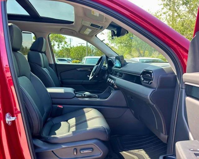 new 2025 Honda Pilot car, priced at $47,817