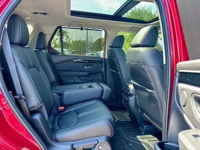 new 2025 Honda Pilot car, priced at $47,817