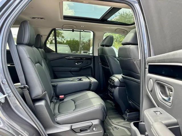 new 2025 Honda Pilot car, priced at $46,865