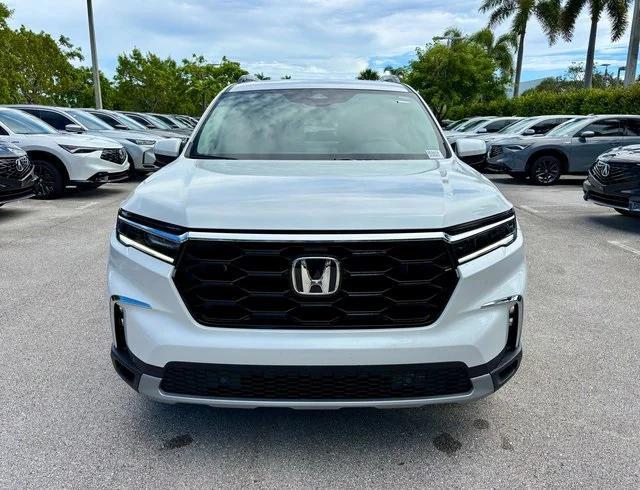 new 2025 Honda Pilot car, priced at $49,280