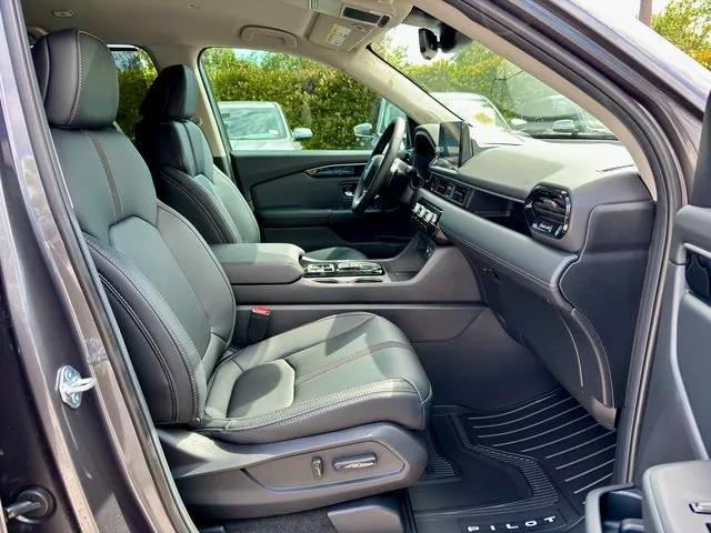 new 2025 Honda Pilot car, priced at $45,691