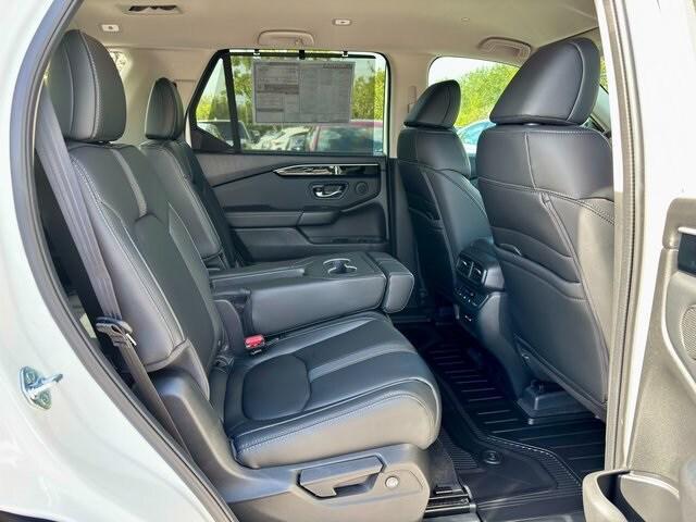 new 2025 Honda Pilot car, priced at $47,643