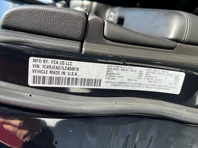 used 2020 Jeep Grand Cherokee car, priced at $18,959