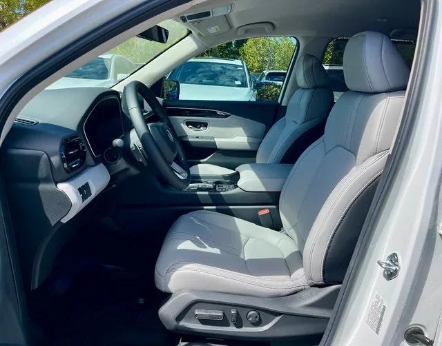 new 2025 Honda Pilot car, priced at $43,453