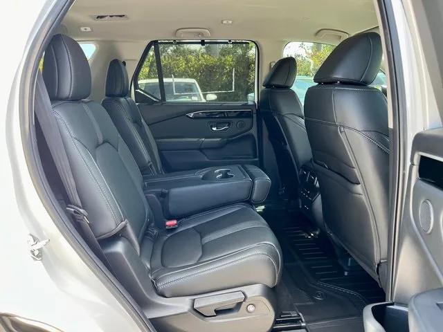 new 2025 Honda Pilot car, priced at $42,781