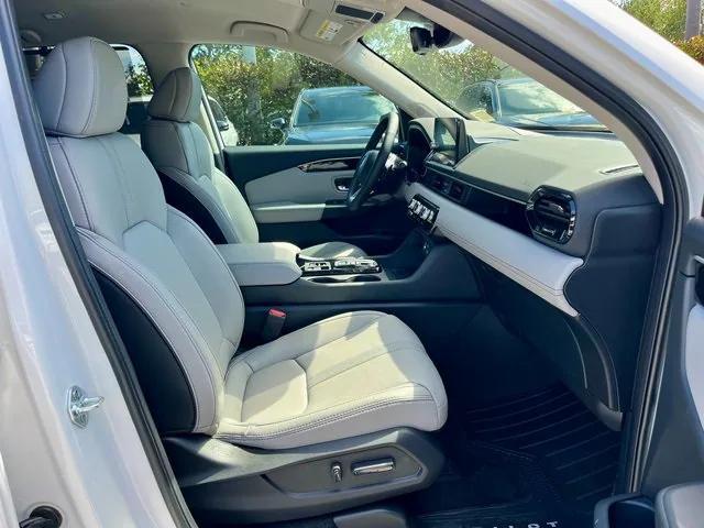 new 2025 Honda Pilot car, priced at $43,374