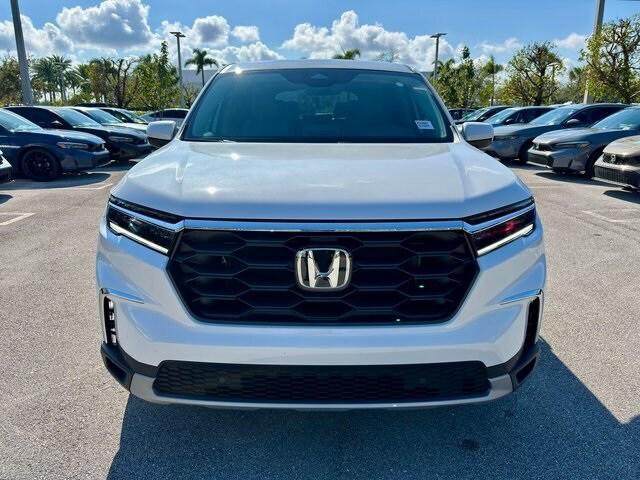 new 2025 Honda Pilot car, priced at $44,801