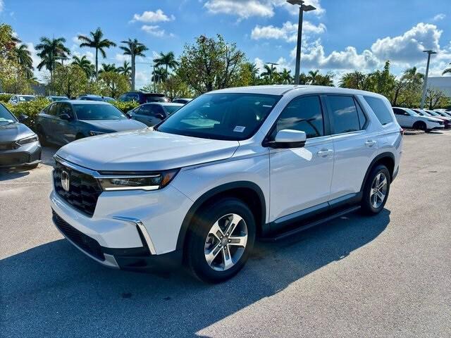 new 2025 Honda Pilot car, priced at $44,801